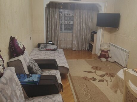 Satılır 2 otaqlı köhnə tikili 70 m², Memar Əcəmi m.