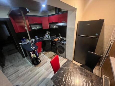 3 otaqlı köhnə tikili - Yeni Günəşli q. - 80 m²