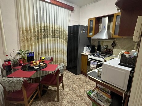 3 otaqlı köhnə tikili - Elmlər Akademiyası m. - 80 m²
