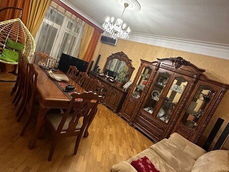 3 otaqlı köhnə tikili - Elmlər Akademiyası m. - 80 m²
