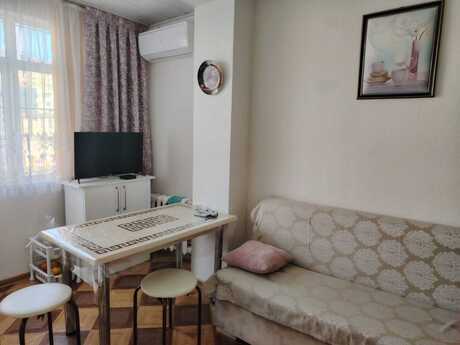 4 otaqlı köhnə tikili - Həzi Aslanov m. - 80 m²