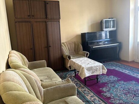 Объявление №5903246 - Баку, м. 28 мая, 2-комн., 50 м², 2/4 этаж