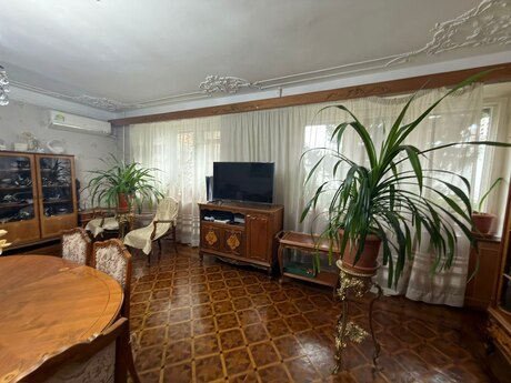 5 otaqlı köhnə tikili - Nəsimi r. - 120 m²