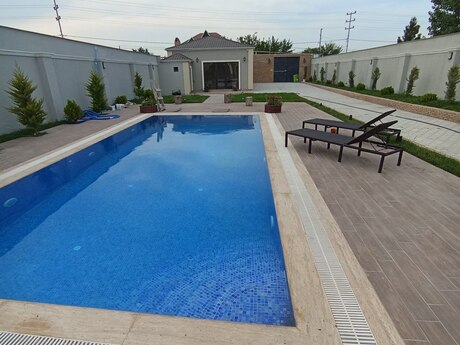 5 otaqlı həyət evi/bağ evi - Albalılıq q. - 200 m²