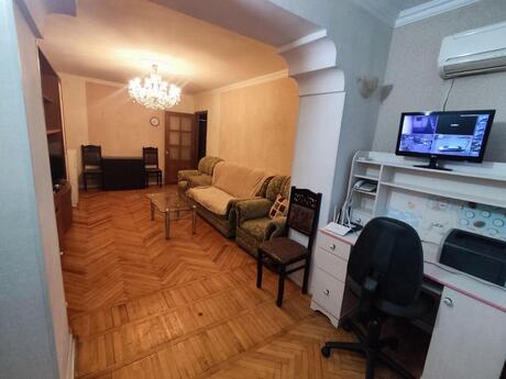 3 otaqlı köhnə tikili - Elmlər Akademiyası m. - 70 m²
