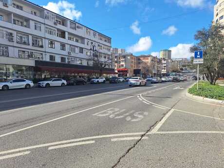 3 otaqlı köhnə tikili - Elmlər Akademiyası m. - 70 m²