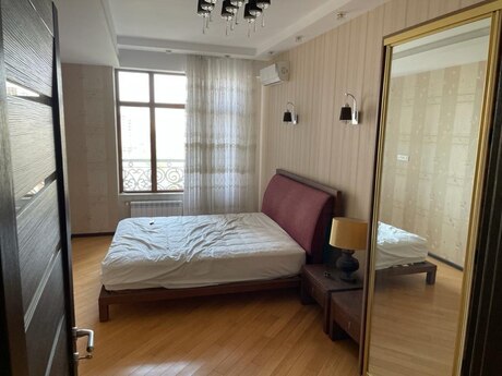 4 otaqlı yeni tikili - 28 May m. - 160 m²