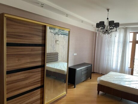 4 otaqlı yeni tikili - 28 May m. - 160 m²