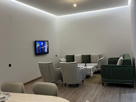 4 otaqlı həyət evi/bağ evi - Badamdar q. - 200 m²