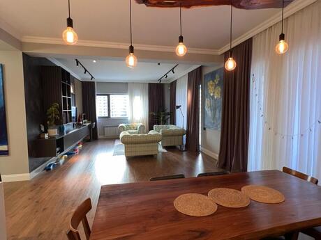 Elan №5904703 - Bakı, Ağ şəhər q., 3 otaqlı, 157 m², 13/21 mərtəbə