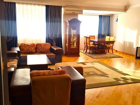 4 otaqlı yeni tikili - Nəsimi r. - 240 m²