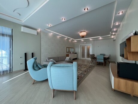 4 otaqlı yeni tikili - Şah İsmayıl Xətai m. - 220 m²