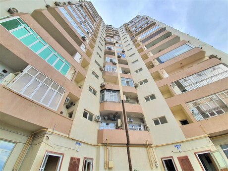 5 otaqlı yeni tikili - İnşaatçılar m. - 200 m²