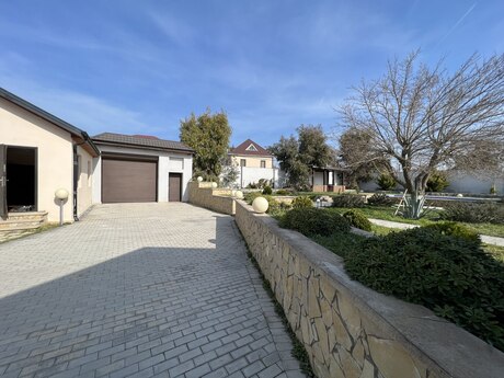 6 otaqlı həyət evi/bağ evi - Buzovna q. - 300 m²