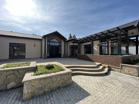 6 otaqlı həyət evi/bağ evi - Buzovna q. - 300 m²