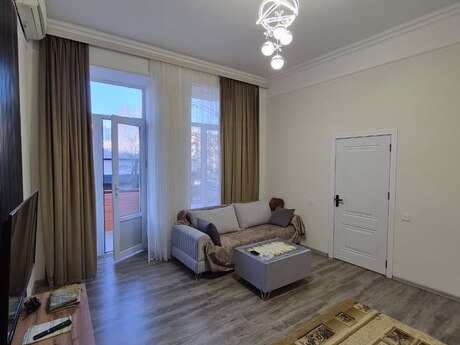 2 otaqlı köhnə tikili - 28 May m. - 52 m²