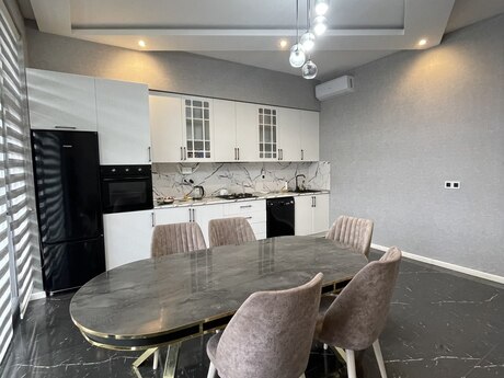 5 otaqlı həyət evi/bağ evi - Buzovna q. - 300 m²