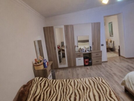 3 otaqlı həyət evi/bağ evi - İnşaatçılar m. - 80 m²
