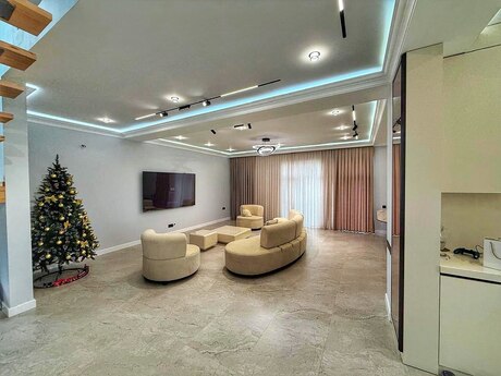 8 otaqlı həyət evi/bağ evi - Novxanı q. - 400 m²