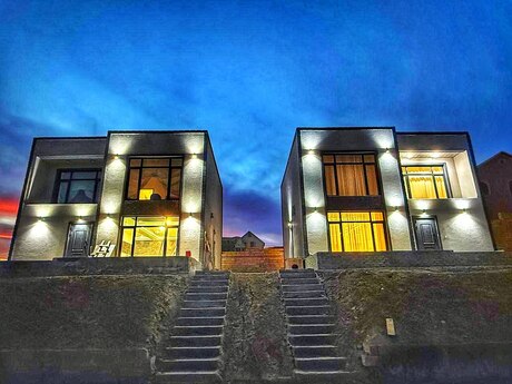 8 otaqlı həyət evi/bağ evi - Novxanı q. - 400 m²