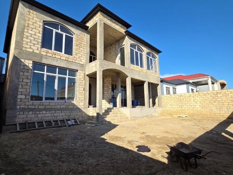 6 otaqlı həyət evi/bağ evi - Badamdar q. - 367 m²