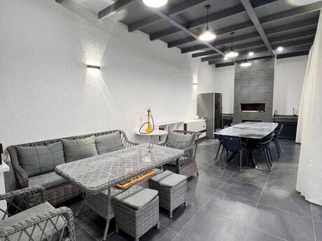 5 otaqlı həyət evi/bağ evi - Mərdəkan q. - 215 m²
