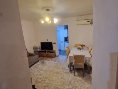 3 otaqlı həyət evi/bağ evi - İnşaatçılar m. - 80 m²