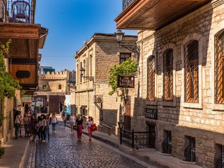 3 otaqlı köhnə tikili - İçəri Şəhər m. - 52 m²