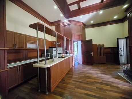 4 otaqlı yeni tikili - Sahil m. - 200 m²
