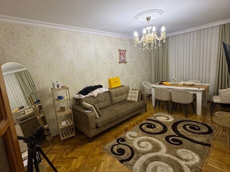 3 otaqlı köhnə tikili - Əhmədli m. - 82 m²
