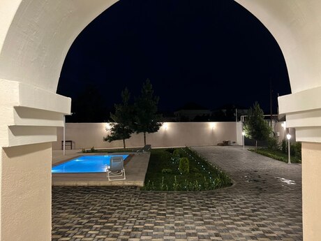 5 otaqlı həyət evi/bağ evi - Mərdəkan q. - 320 m²