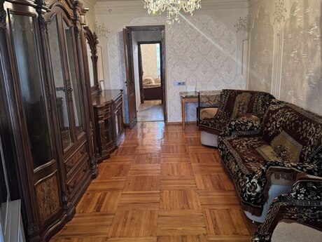 Satlr 2 otaql khn tikili 75 m, Azadlq Prospekti m.