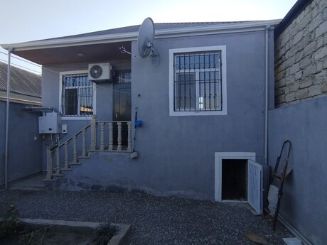 Satılır 3 otaqlı həyət evi/bağ evi 90 m², Binə q.