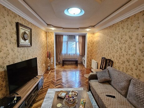 4 otaqlı köhnə tikili - Həzi Aslanov q. - 100 m²