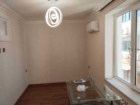 2 otaqlı köhnə tikili - Elmlər Akademiyası m. - 32 m²