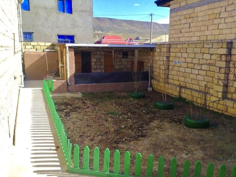 4 otaqlı həyət evi/bağ evi - Qobu q. - 120 m²