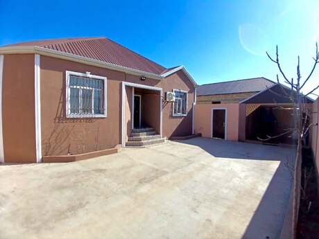 4 otaqlı həyət evi/bağ evi - Qobu q. - 120 m²