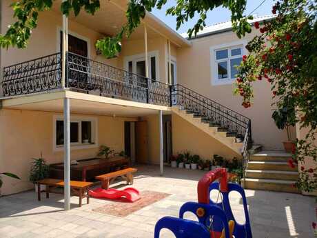 5 otaqlı həyət evi/bağ evi - Qaraçuxur q. - 154 m²
