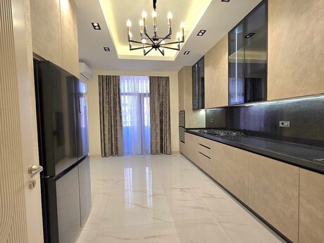 Объявление №5910702 - Баку, м. 28 мая, 3-комн., 122 м², 14/17 этаж