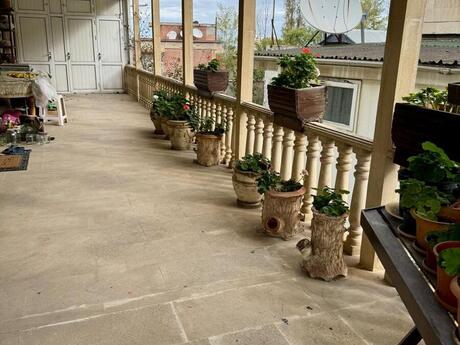 6 otaqlı həyət evi/bağ evi - Qara Qarayev m. - 250 m²