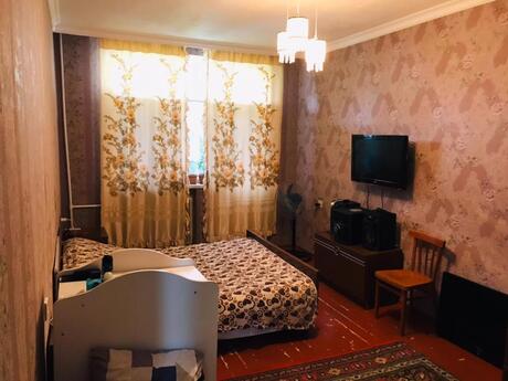 4 otaqlı köhnə tikili - Həzi Aslanov m. - 100 m²