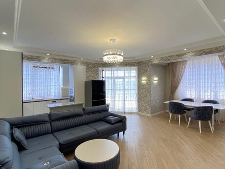 Satılır 3 otaqlı yeni tikili 131.5 m², 28 May m.