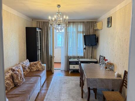 Satlr 3 otaql khn tikili 70 m, Neftilr m.