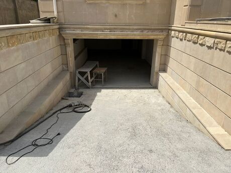 9 otaqlı həyət evi/bağ evi - Mərdəkan q. - 300 m²
