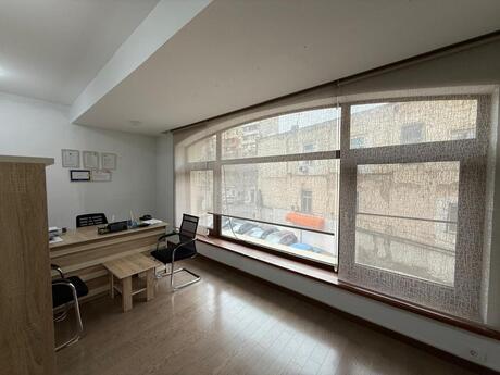7 otaqlı ofis - Nizami m. - 330 m²