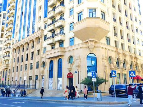 4 otaqlı mənzil, 242 m², 28 May: 727 000 ₼ 2