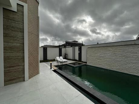 5 otaqlı həyət evi/bağ evi - Mərdəkan q. - 220 m²
