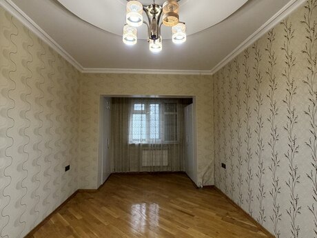 3 otaqlı köhnə tikili - Bakıxanov q. - 85 m²