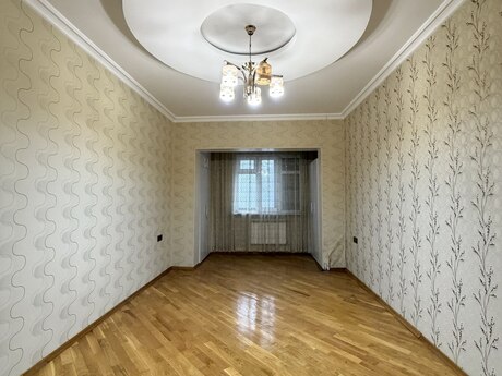 3 otaqlı köhnə tikili - Bakıxanov q. - 85 m²
