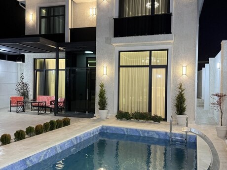 5 otaqlı həyət evi/bağ evi - Şüvəlan q. - 240 m²